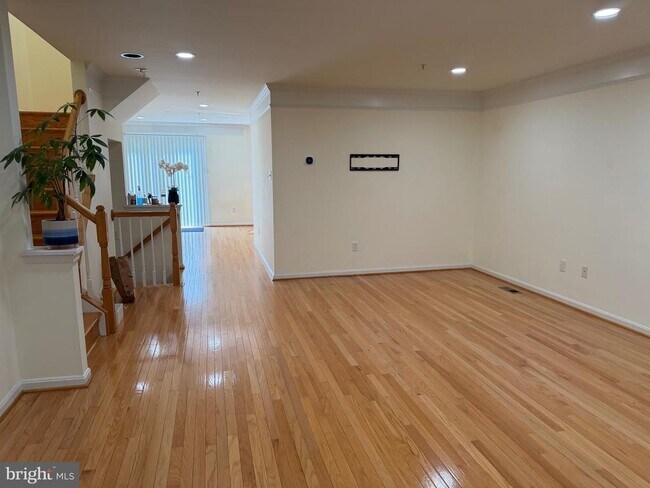 Building Photo - 1835 Staley Manor Dr