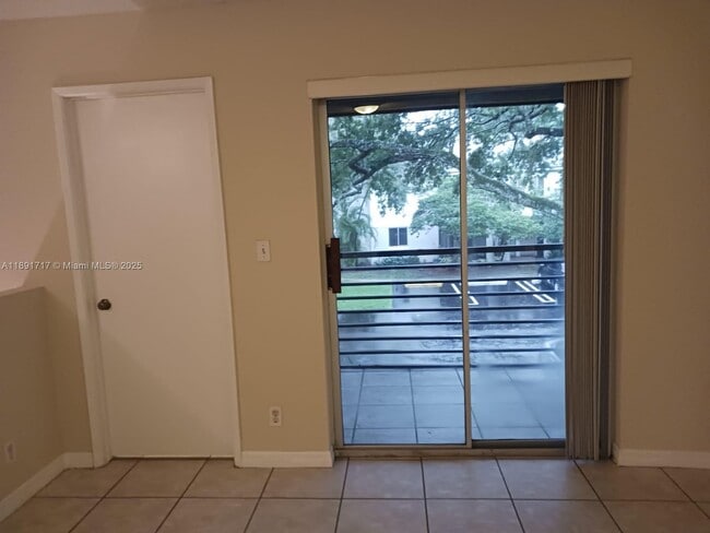 Foto del edificio - 301 Gardens Dr