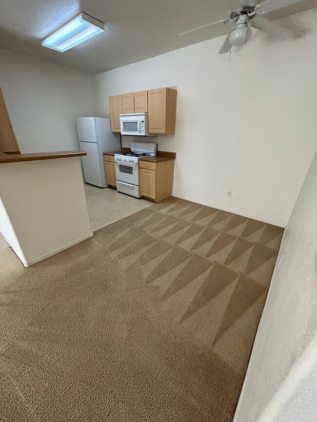 Foto del edificio - 2nd floor Condo in Gate Community Near Sky...