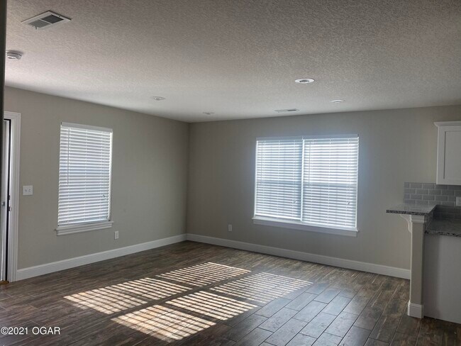 Foto del edificio - 2529 S Willard Ave