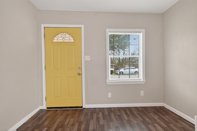 Foto del edificio - 709 Center St