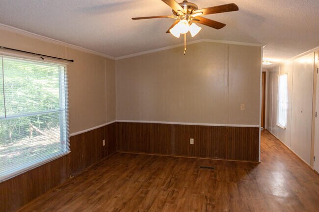 Foto del edificio - 4700 Silver Creek Church Rd