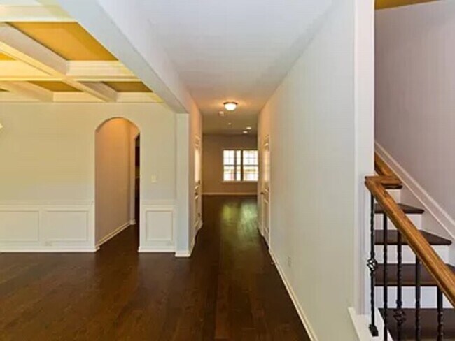 Building Photo - Valley Bluff