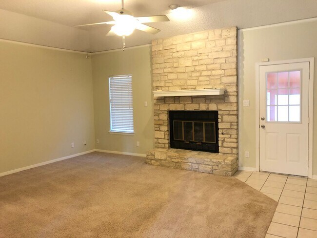 Building Photo - 1 story with lots of charm!