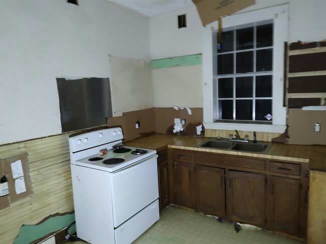 Building Photo - 732 Thomas St