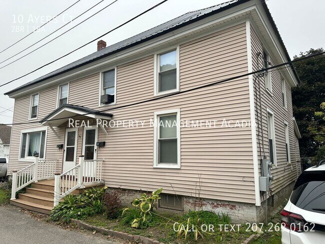 Foto del edificio - Spacious 2 Bedroom on Quiet St in Brewer