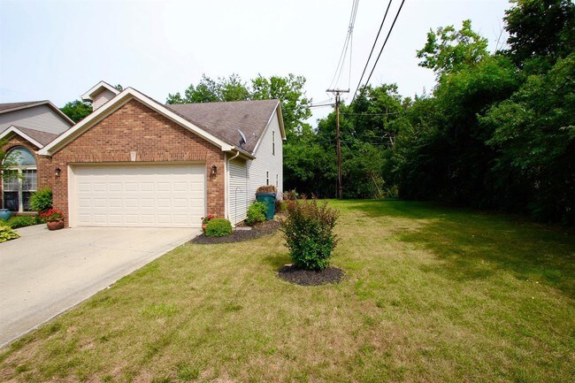 Building Photo - 897 Henderson Dr
