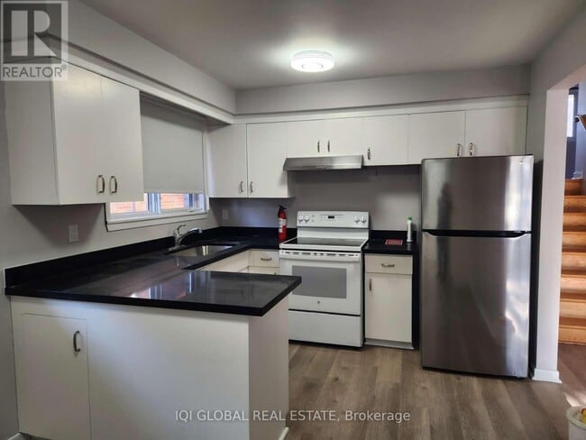 Building Photo - 2143 Linby St