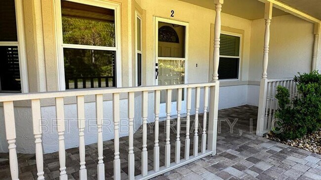 Foto del edificio - 2 Forest Grove Dr