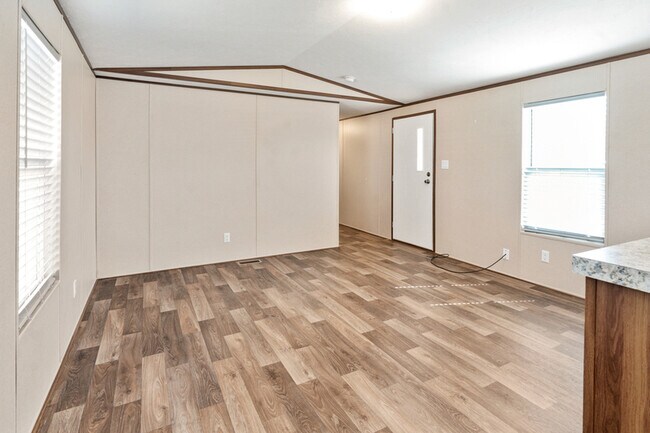 Building Photo - 112 Osage Dr