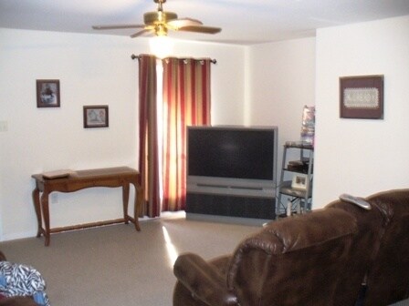 Foto del edificio - 41005-41015 Rustling Oaks Dr