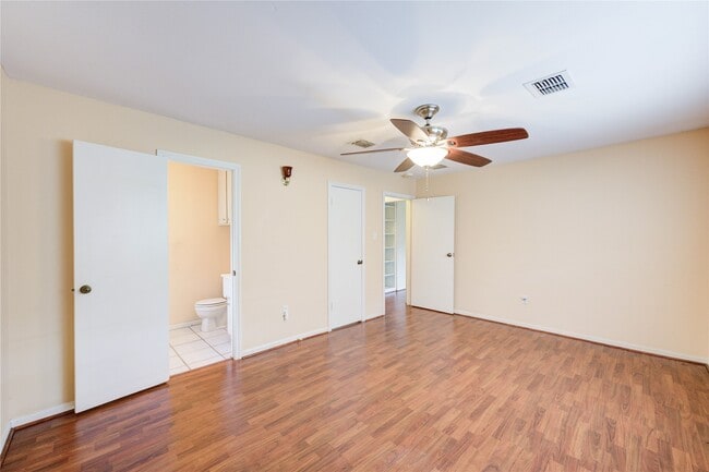 Building Photo - 5711 Weeping Willow Rd