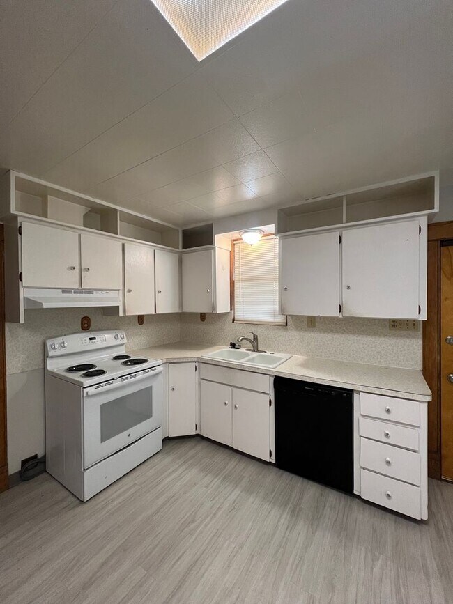 Foto del edificio - Charming 4 Bed 2 Bath in Gonzaga!!