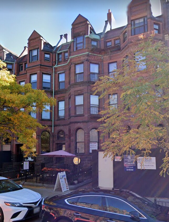 Building Photo - 250 Newbury St
