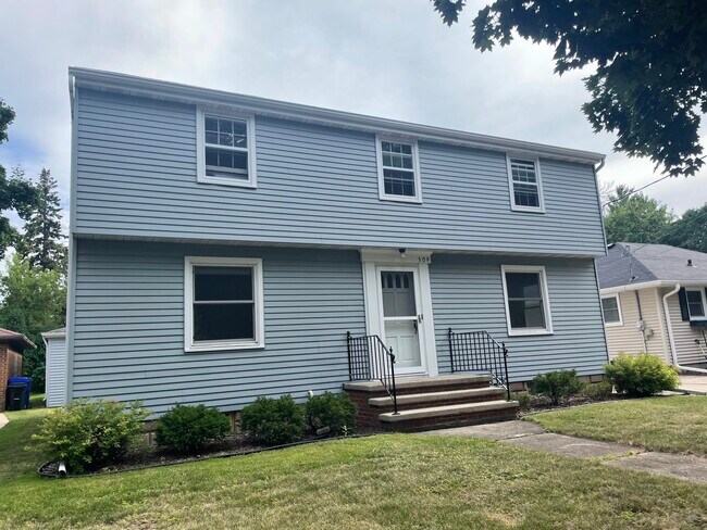 Building Photo - 509 E Circle St