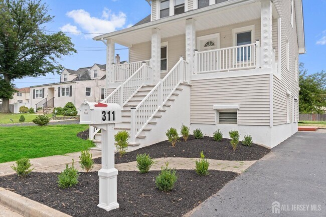 Building Photo - 311-311 Hillside Ave