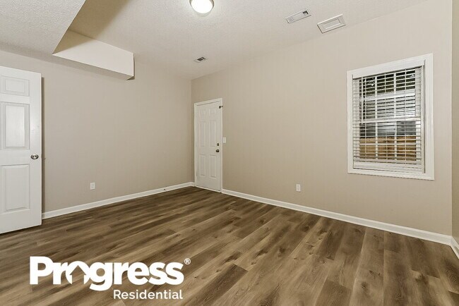 Building Photo - 915 Castlerock Way