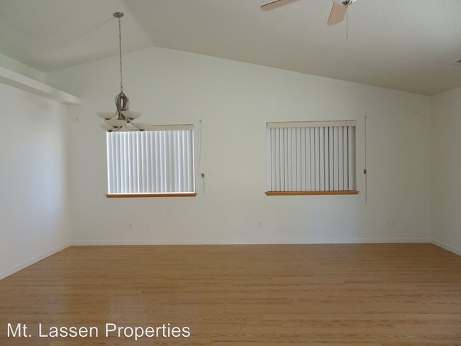 Building Photo - 1295 Shadow Mountain Dr