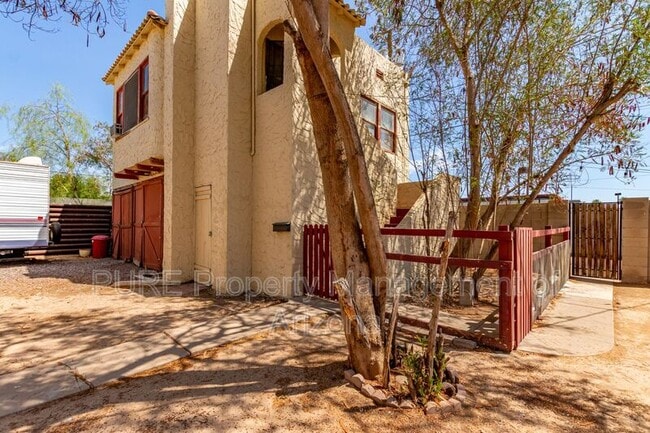 Building Photo - 131-137 W Almeria Rd