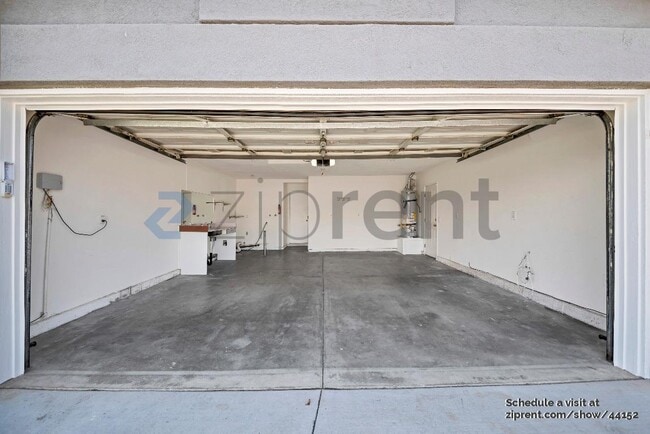 Foto del edificio - 27015 Hemingway Ct