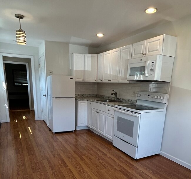 Building Photo - 417 Briarwood Rd