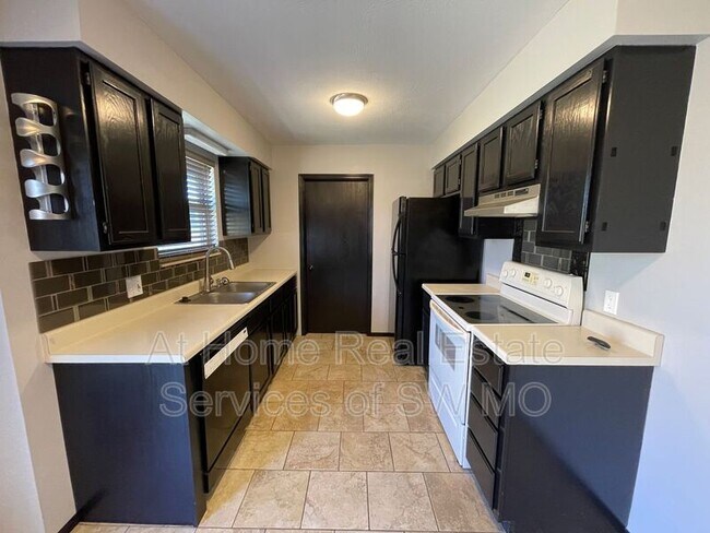 Building Photo - 5792 S Ferguson Ave