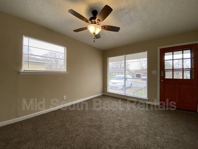 Foto del edificio - 127 Meadow Park Dr