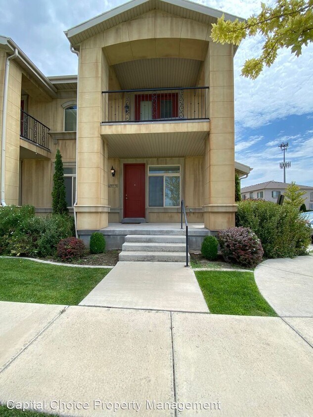 Primary Photo - 4 br, 3.5 bath House - 969 N. 1030 W.
