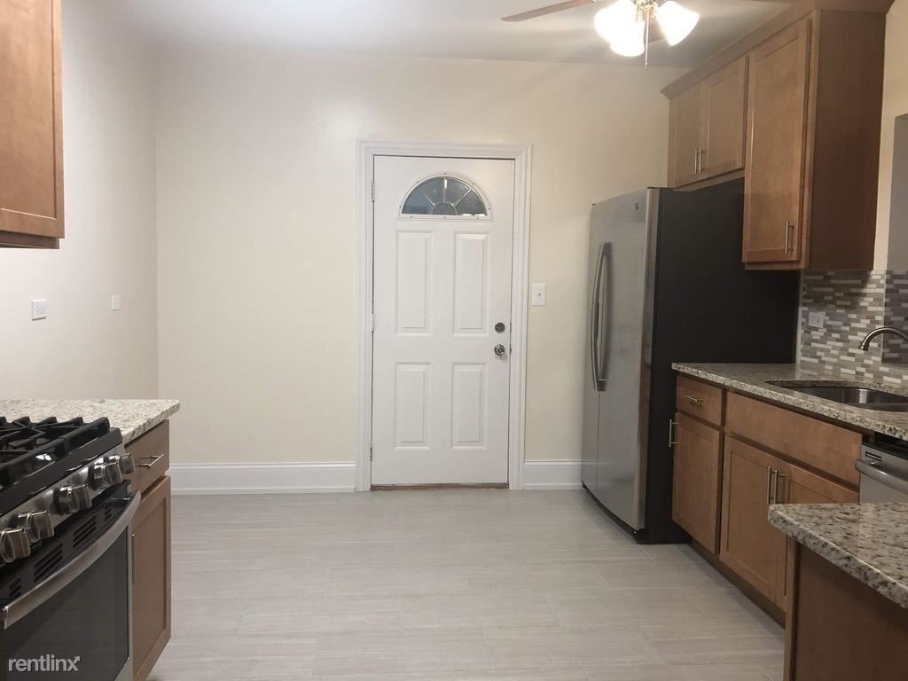 Foto principal - 5354 W Byron St