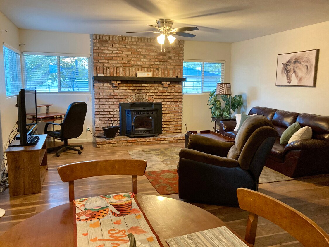 6220 Lynch Canyon Dr, Lake Isabella, CA 93240 House for Rent in Lake