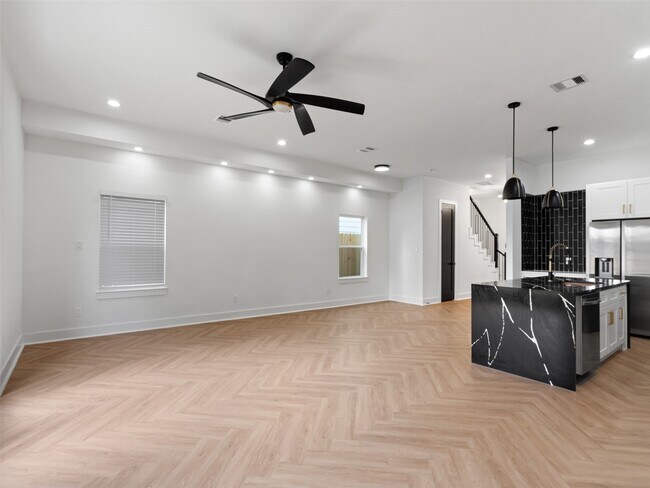 Foto del edificio - 4226 Sterling St