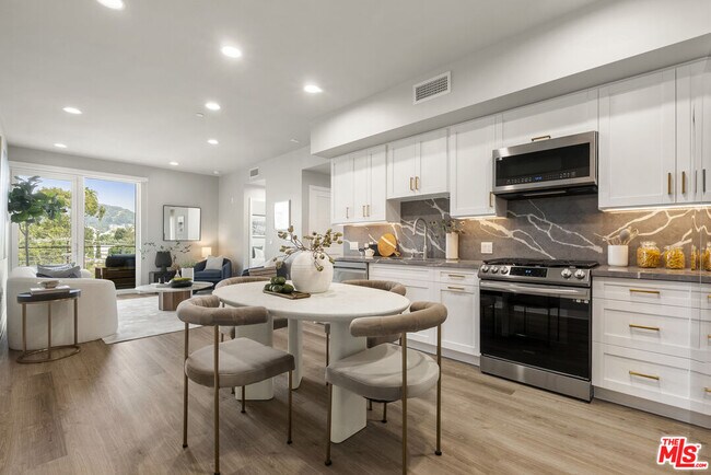 Foto del edificio - 7428 Santa Monica Blvd