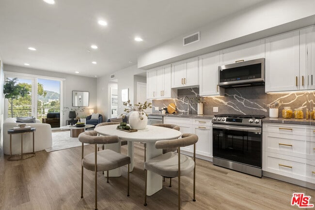 Building Photo - 7428 Santa Monica Blvd