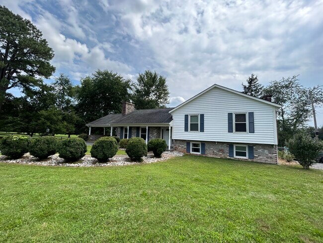 ¡Gran casa amueblada con suite para suegra! - 2671 Thomas Jefferson Pky