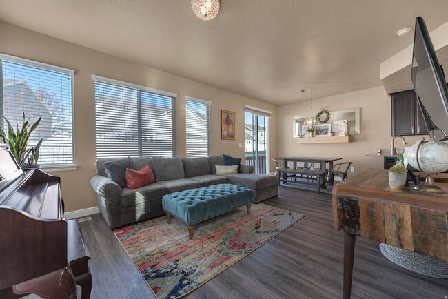 Foto del edificio - 3234 W Desert Lily Dr