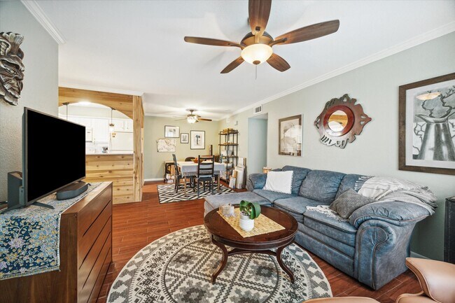 Building Photo - 1311 Antoine Dr