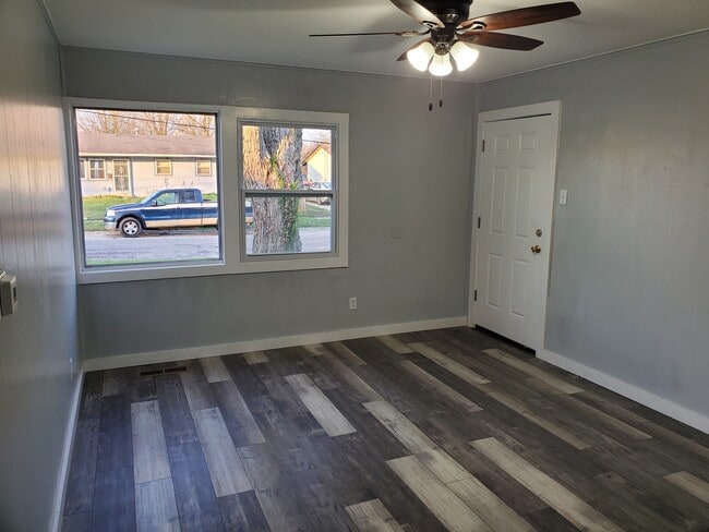 living room - 5144 Rucks Rd