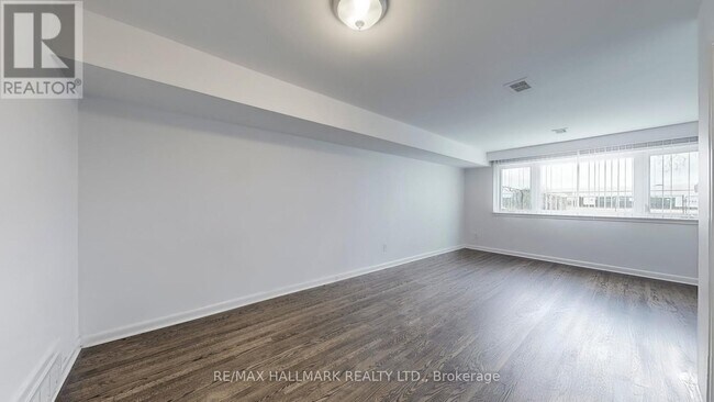 Photo du bâtiment - 3572 Dufferin St