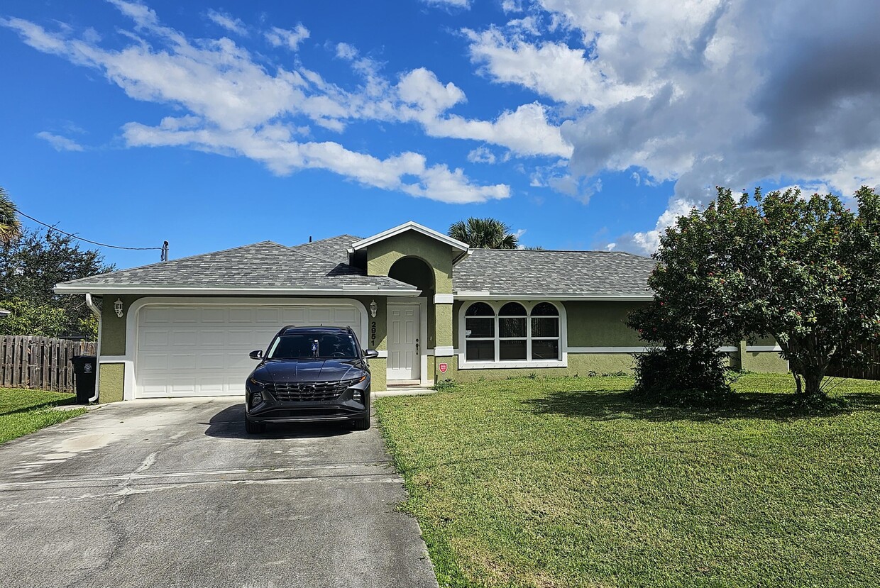 Primary Photo - 2951 SW Romano Rd