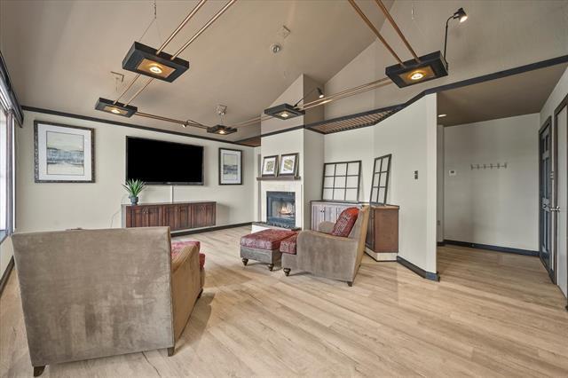 Building Photo - 560 Yacht Club Dr