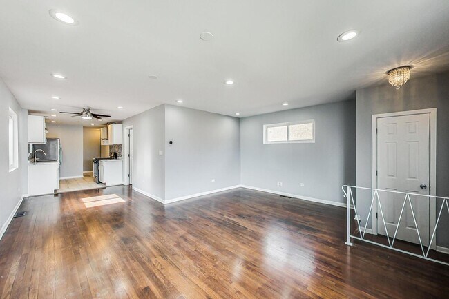 Building Photo - 9614 S Wentworth Ave