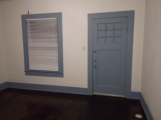 Foto del edificio - 719 Rigsby Ave