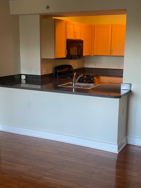 Sala de estar a cocina - 800 4th St SW