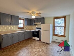 Building Photo - 109 Maple St