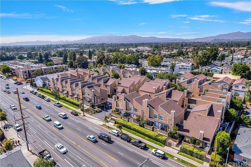 Primary Photo - 15135 Nordhoff St