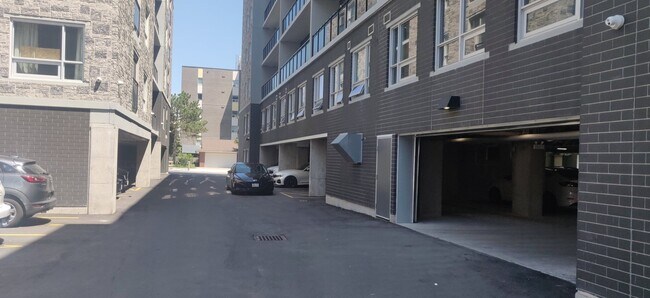 Building Photo - 275 Larch St