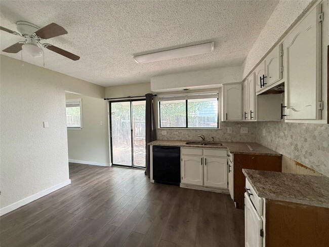 Building Photo - 12301 Deer Falls Dr