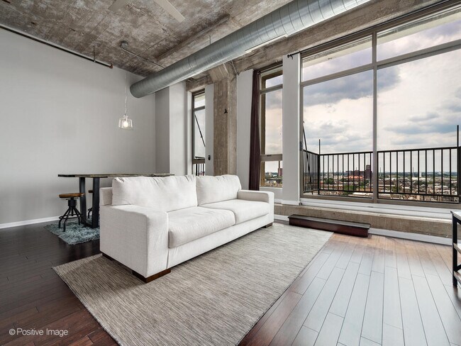 Foto del edificio - 1550 S Blue Island Ave