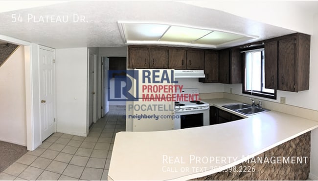 Building Photo - 3 bedroom 1.5 bath Duplex - Pets negotiable