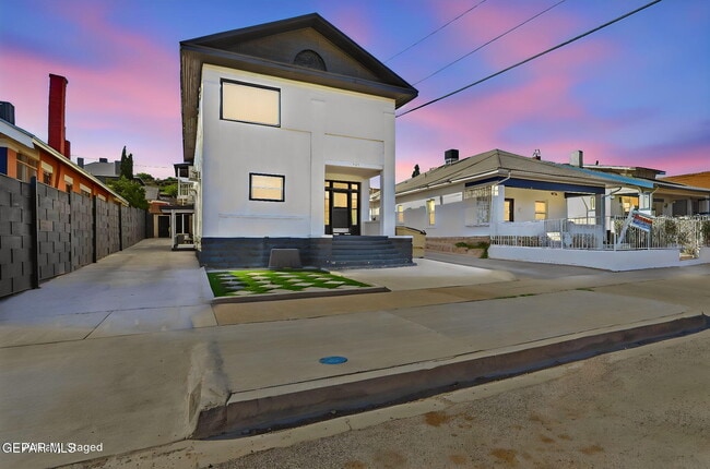 Building Photo - 505 E Cliff Dr